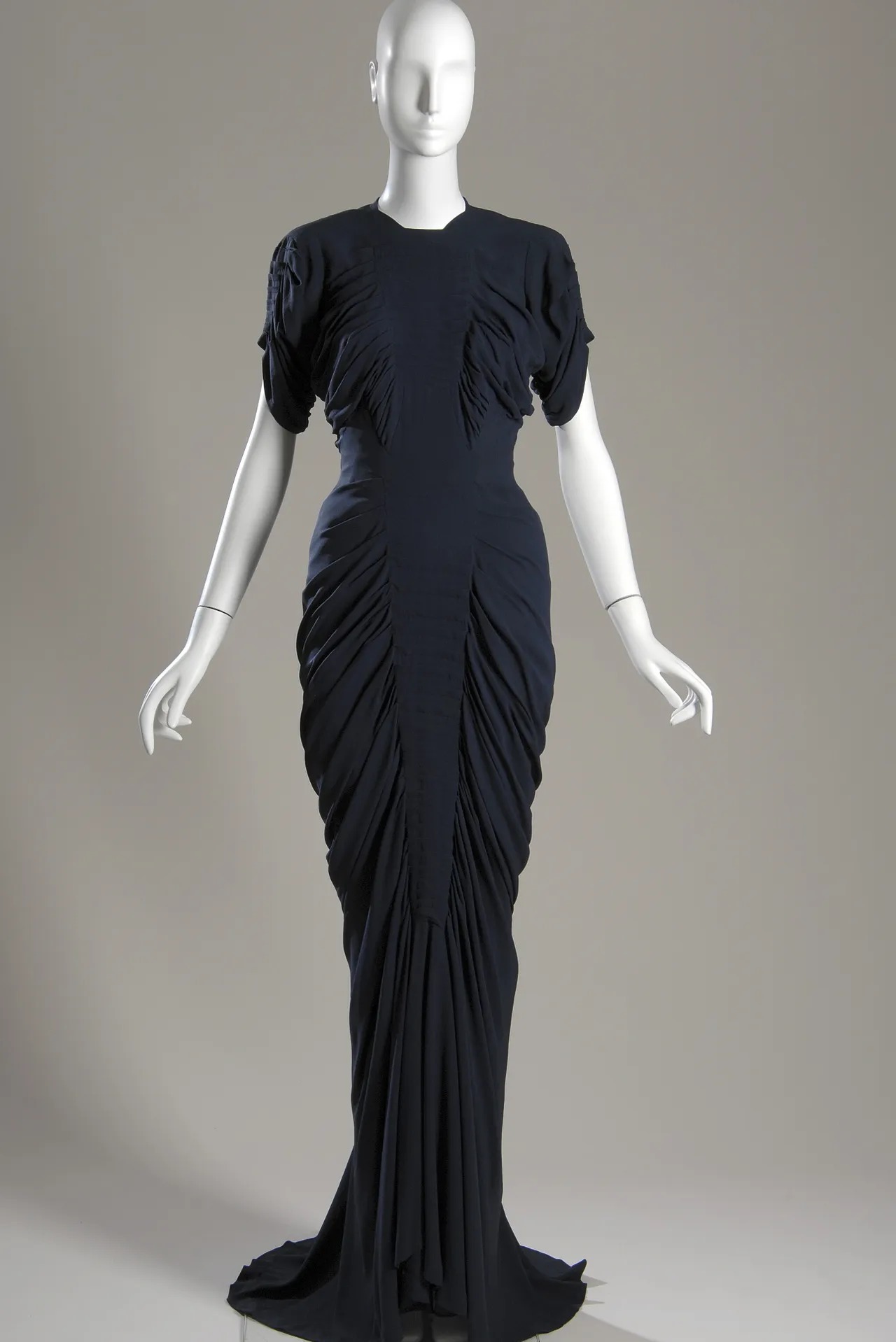 Chiếc điện thoại tôm hùm kỳ lạ, mở ra thời kỳ chủ nghĩa siêu thực trong thời trang  - Ảnh 1