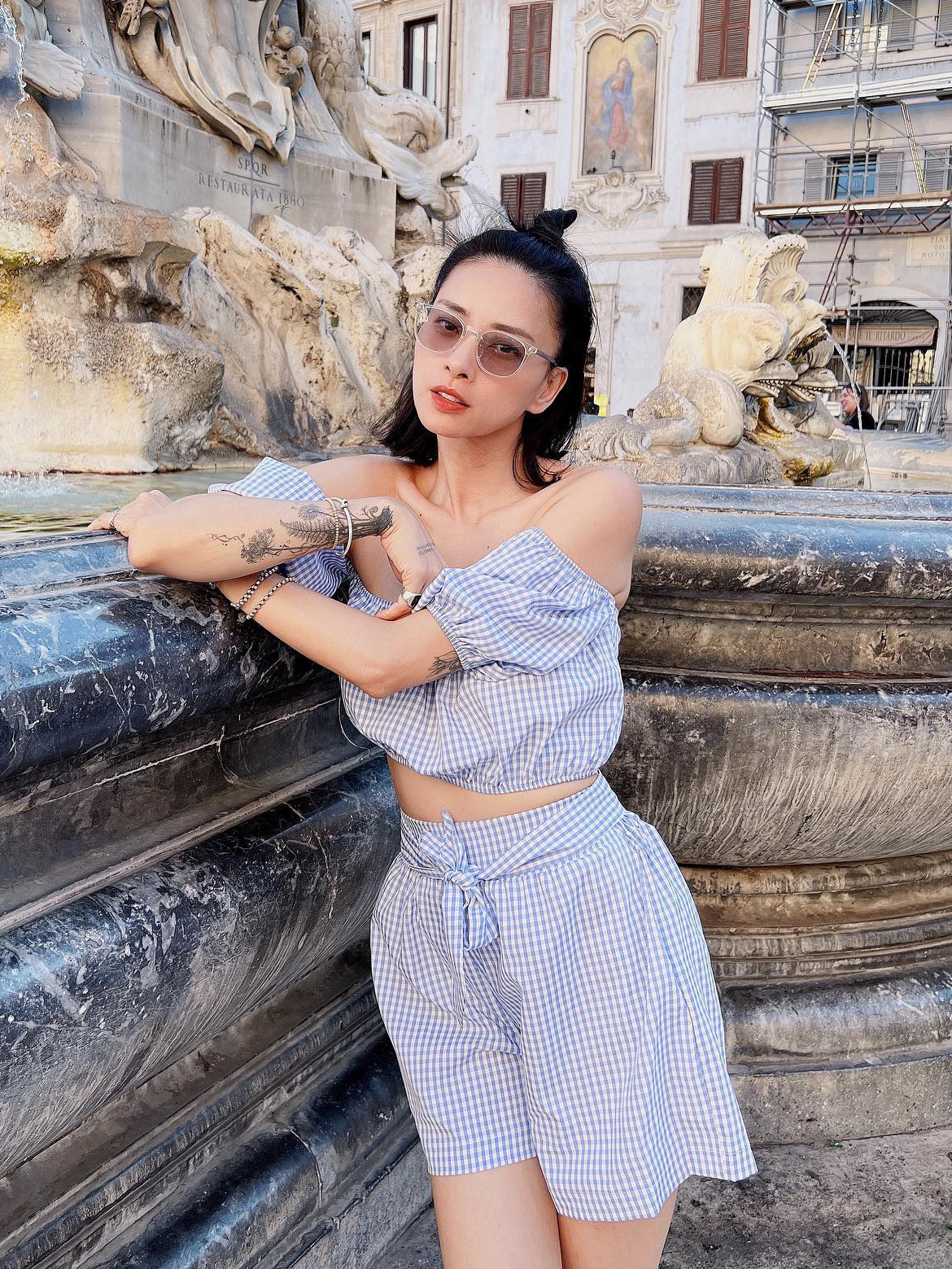 Gu thời trang ngày càng trẻ trung, gợi cảm của Ngô Thanh Vân sau khi cưới Huy Trần - Ảnh 2