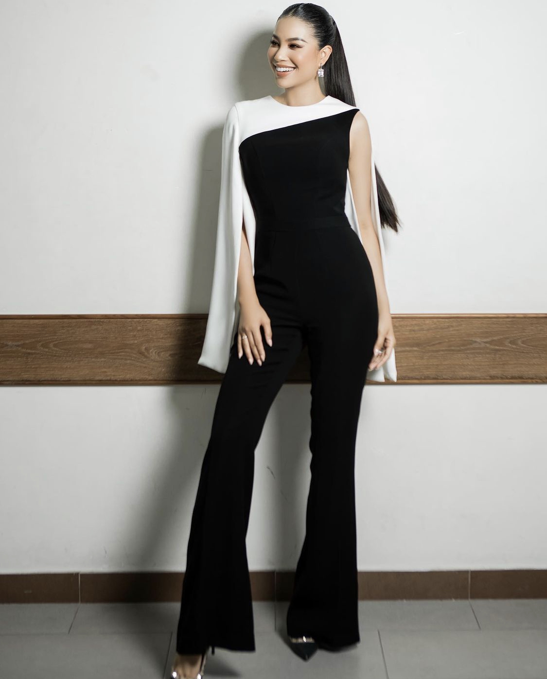 Khoe đồ hiệu choáng ngợp ở trời Tây nhưng về nước Phạm Hương chỉ diện lại đồ cũ - Ảnh 8