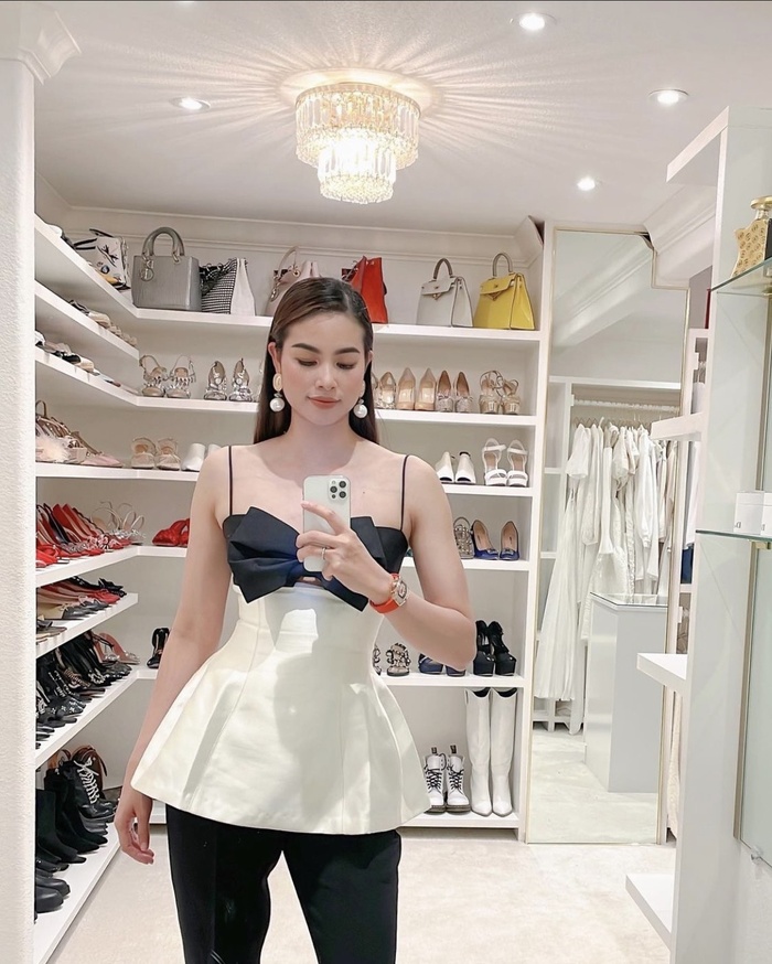 Khoe đồ hiệu choáng ngợp ở trời Tây nhưng về nước Phạm Hương chỉ diện lại đồ cũ - Ảnh 1