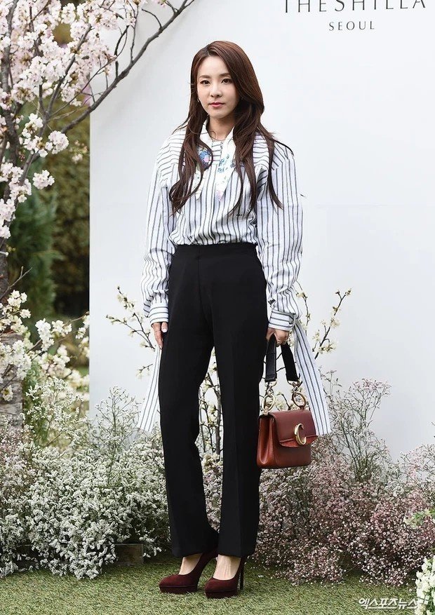 Học sao Hàn cách diện đồ đi ăn cưới sao cho đẹp mà không lấn át cô dâu - Ảnh 9