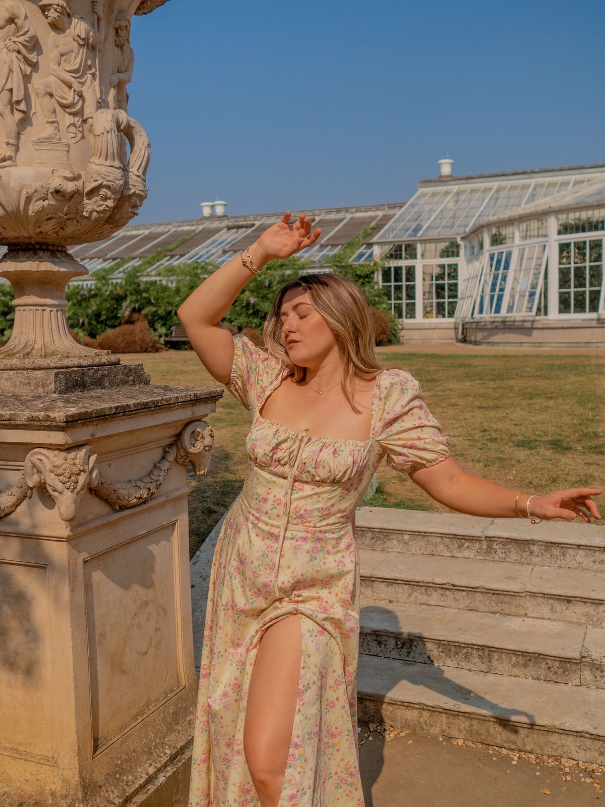 Gợi ý những set đồ sáng màu dành cho nàng mũm mĩm - Ảnh 8