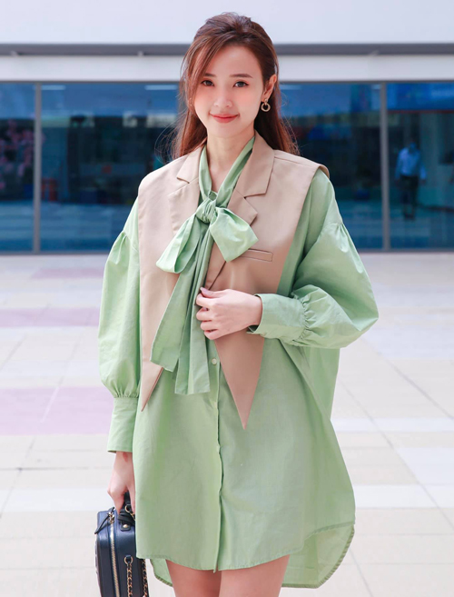 Dù đã 30+ nhưng Midu vẫn huộng trang phục có màu sắc tươi sáng, trẻ trung như sinh viên.