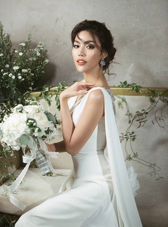 Dàn HLV The Face Vietnam diện váy cưới: Phạm Hương ngày càng nhuận sắc, Minh Hằng quyến rũ kiêu sa - Ảnh 1