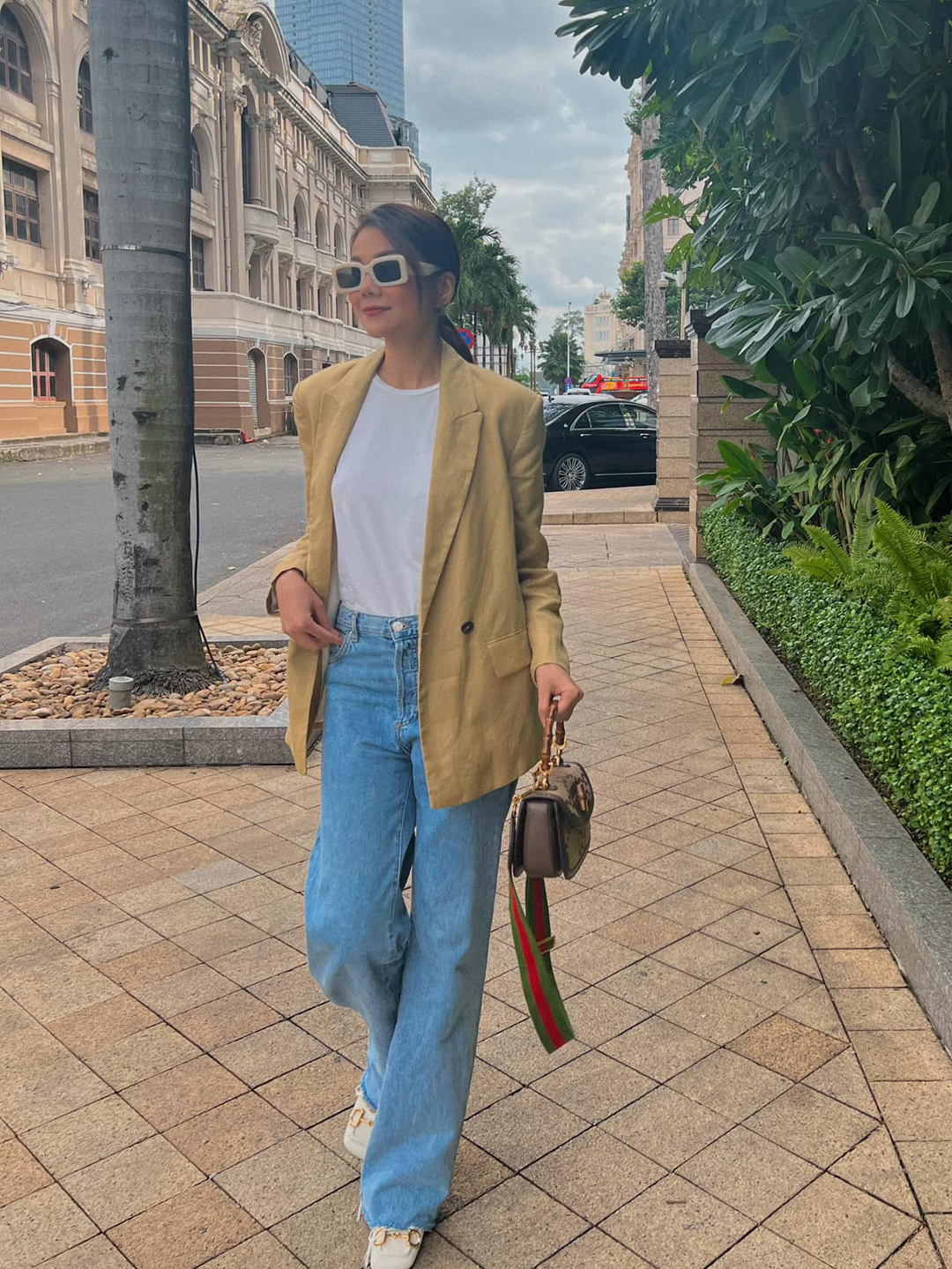 Gợi ý 10 outfit công sở từ sở thích phối đồ với blazer của Thanh Hằng - Ảnh 4