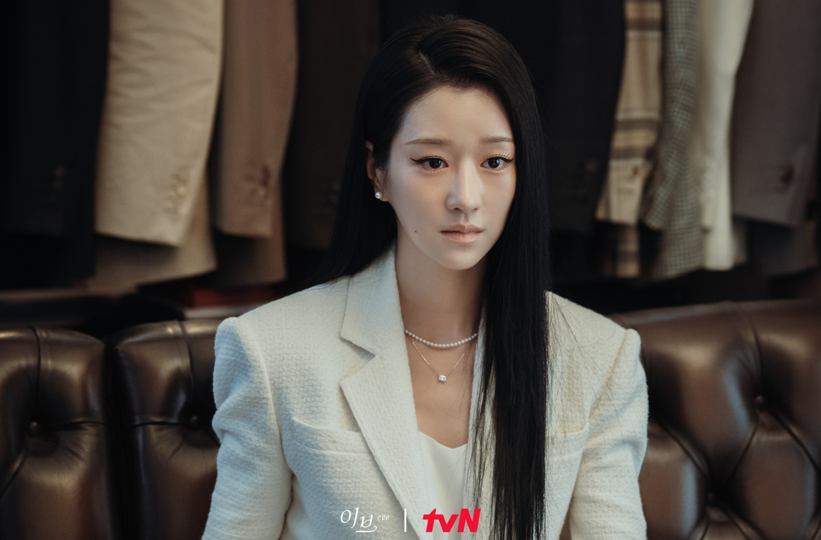 Trang điểm nữ chính phim Hàn nổi bật 2022: Tươi trẻ như luật sư Young Woo hay sắc lạnh như Lee Rael  - Ảnh 1