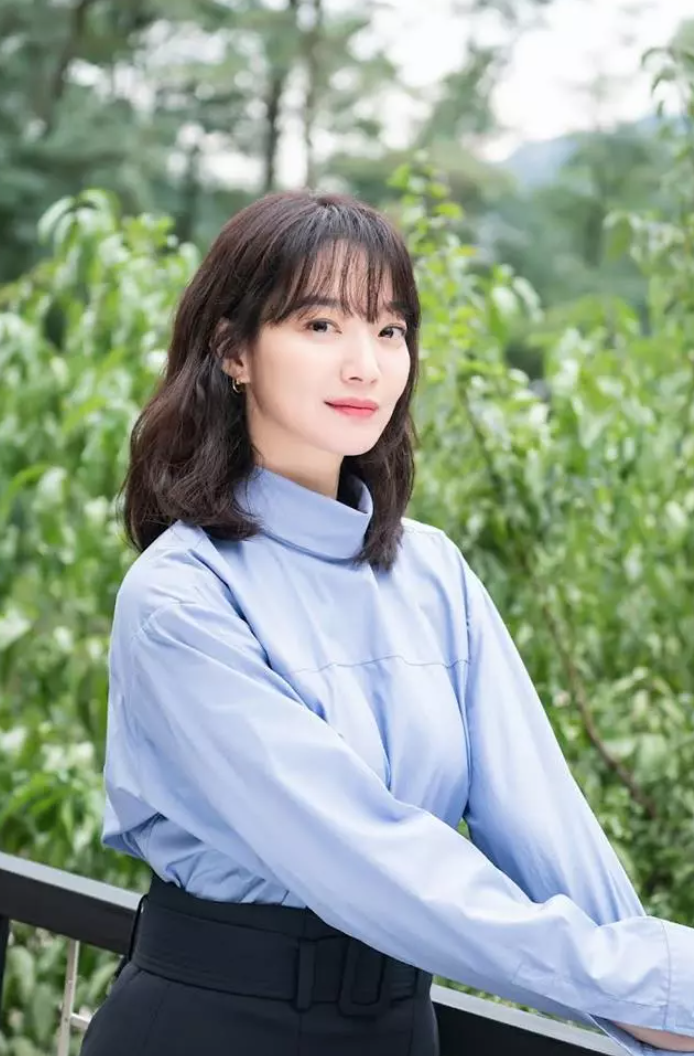 Trang điểm nữ chính phim Hàn nổi bật 2022: Tươi trẻ như luật sư Young Woo hay sắc lạnh như Lee Rael  - Ảnh 4