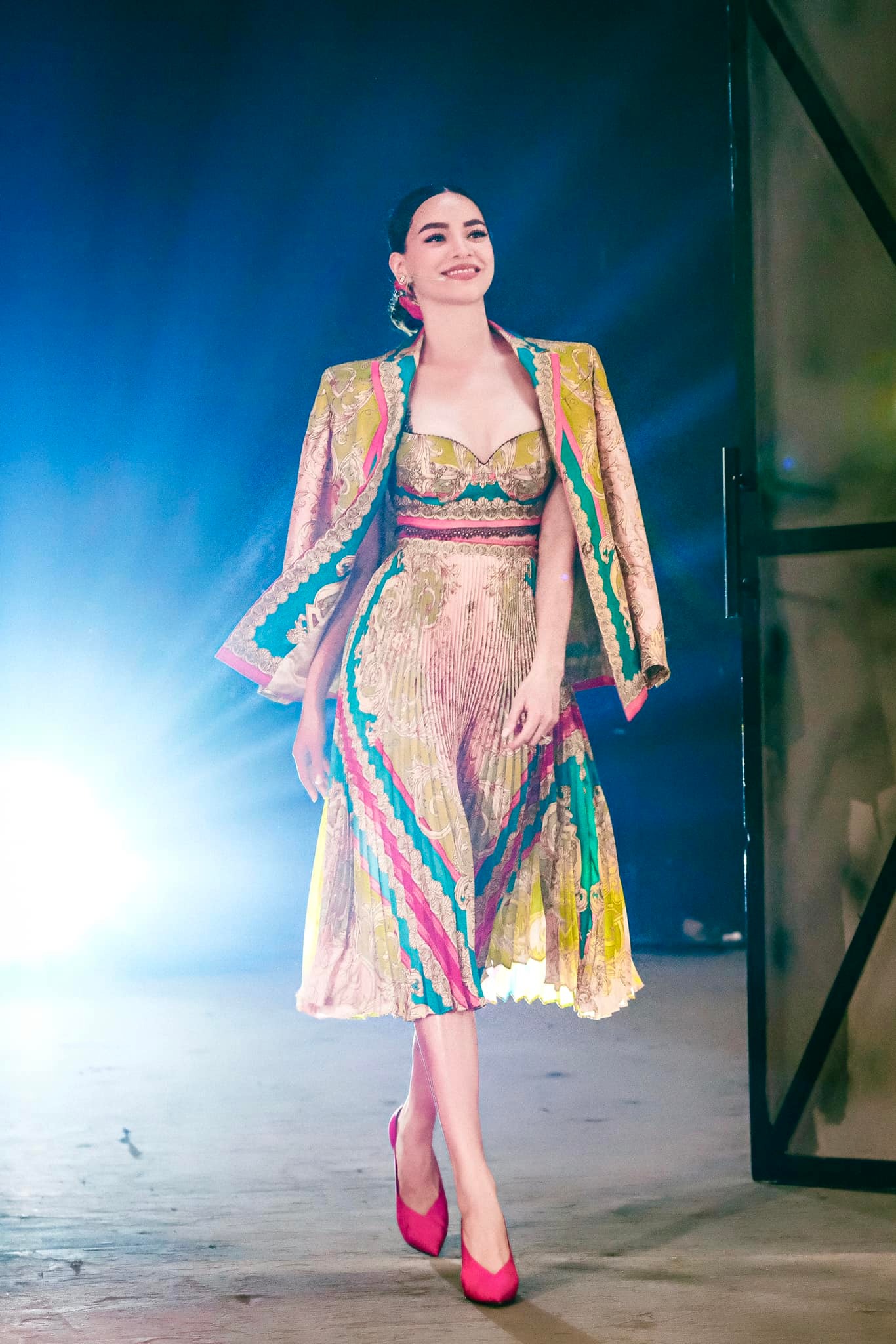 Những set đồ nếu không phải Hồ Ngọc Hà thì chẳng ai dám mặc thử - Ảnh 3