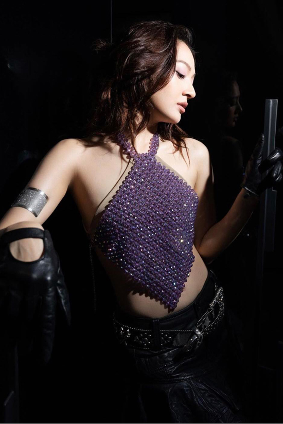 Hè này, mỹ nhân Việt âm thầm tôn vinh bản sắc dân tộc với những chiếc áo yếm hiện đại và quyến rũ - Ảnh 4