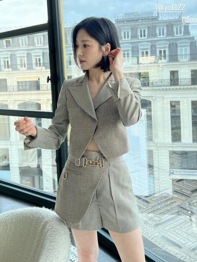 Trang phục cổ chữ 