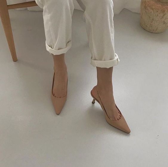 4 đôi giày cao gót dưới 10cm mà chị em phải có trong tủ đồ hàng ngày - Ảnh 16