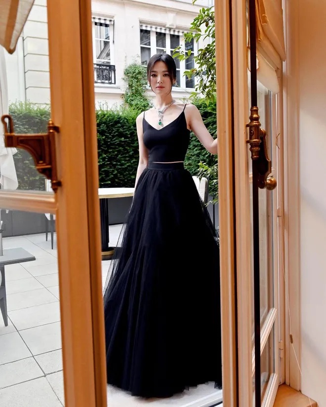 4 lần tham dự sự kiện Chaumet, Song Hye Kyo đều gây thương nhoé với hình ảnh khác biệt - Ảnh 2