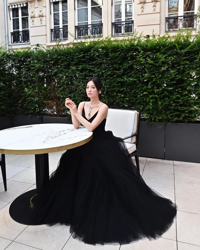 4 lần tham dự sự kiện Chaumet, Song Hye Kyo đều gây thương nhoé với hình ảnh khác biệt - Ảnh 5
