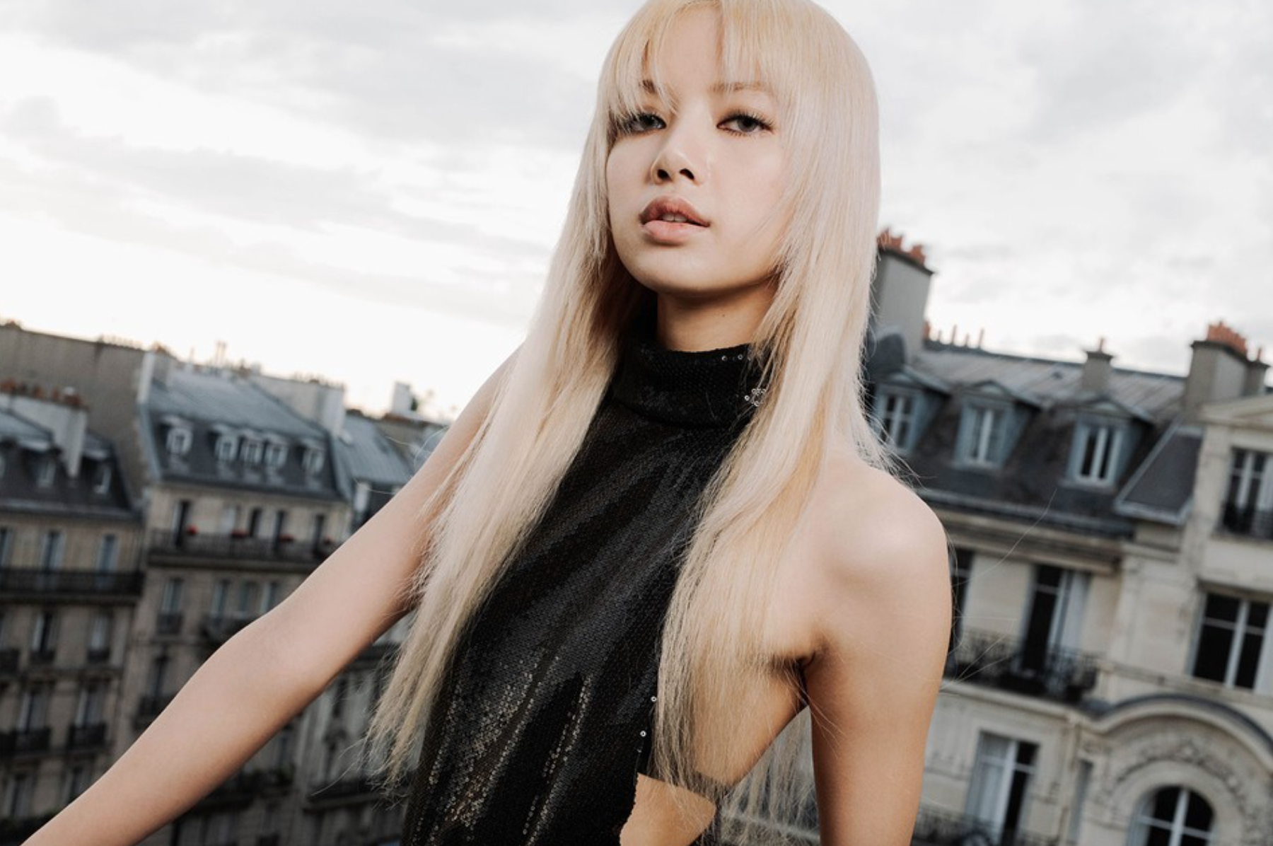 Bí quyết trông thời thượng của BLACKPINK khi đi dự show thời trang: Trang điểm tông khói, mắt đen - Ảnh 2