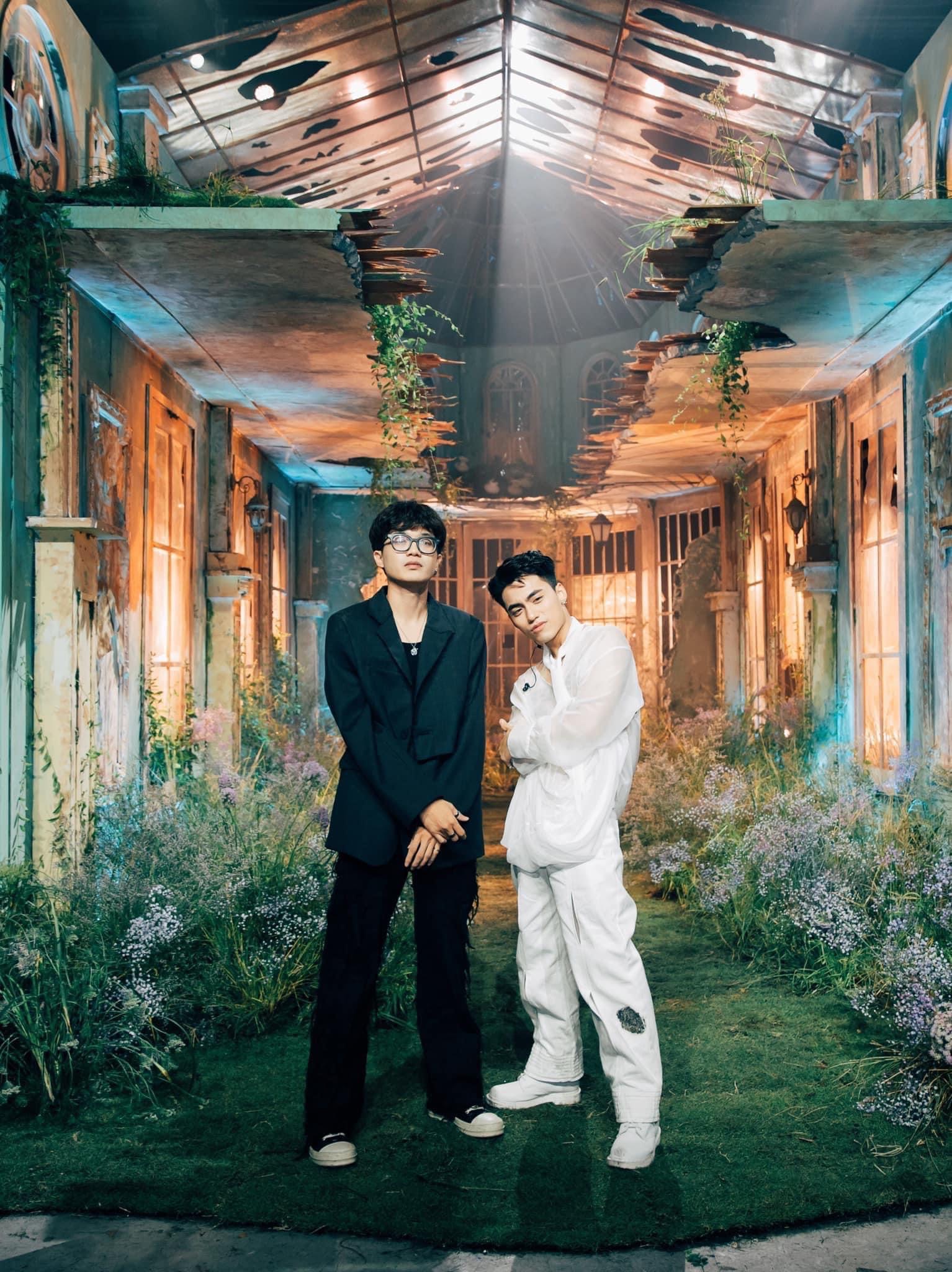 Em trai Sơn Tùng debut với nghệ danh Mono, thời trang ra mắt hợp báo bị chê là 