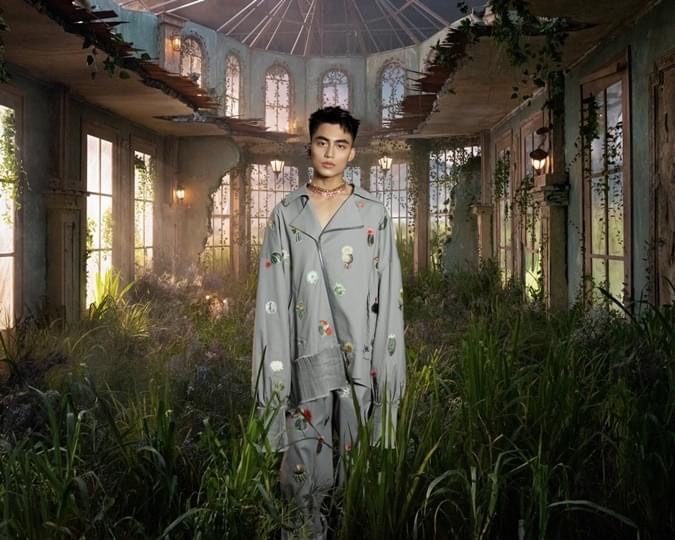 Em trai Sơn Tùng debut với nghệ danh Mono, thời trang ra mắt hợp báo bị chê là 