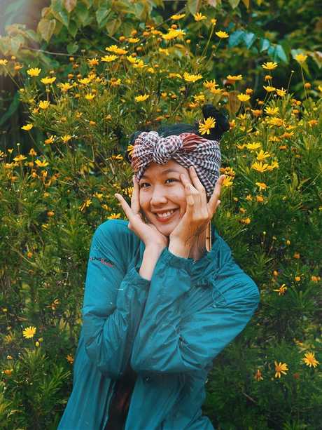 Thời trang đối lập của 2 Á hậu Việt: Bảo Ngọc mê mỗi chiếc khăn rằn, Thảo Nhi Lê đổi chục túi hiệu - Ảnh 1