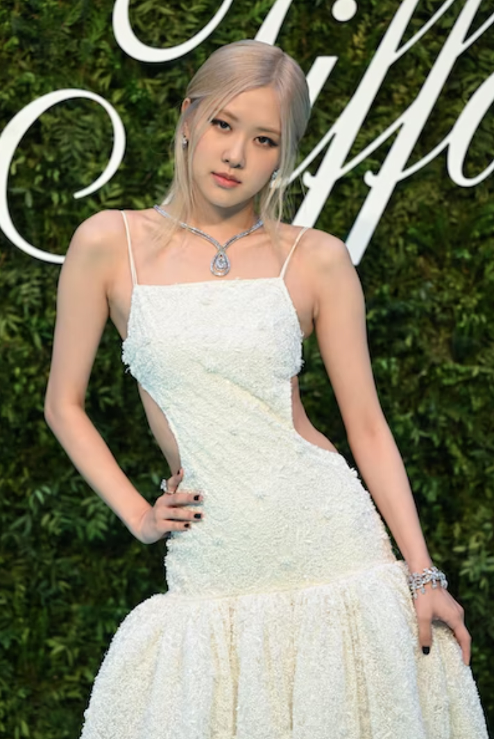 8 trang phục gây tranh cãi của BLACKPINK: Rosé nhận về 7 triệu like vẫn nhận ý kiến trái chiều - Ảnh 3