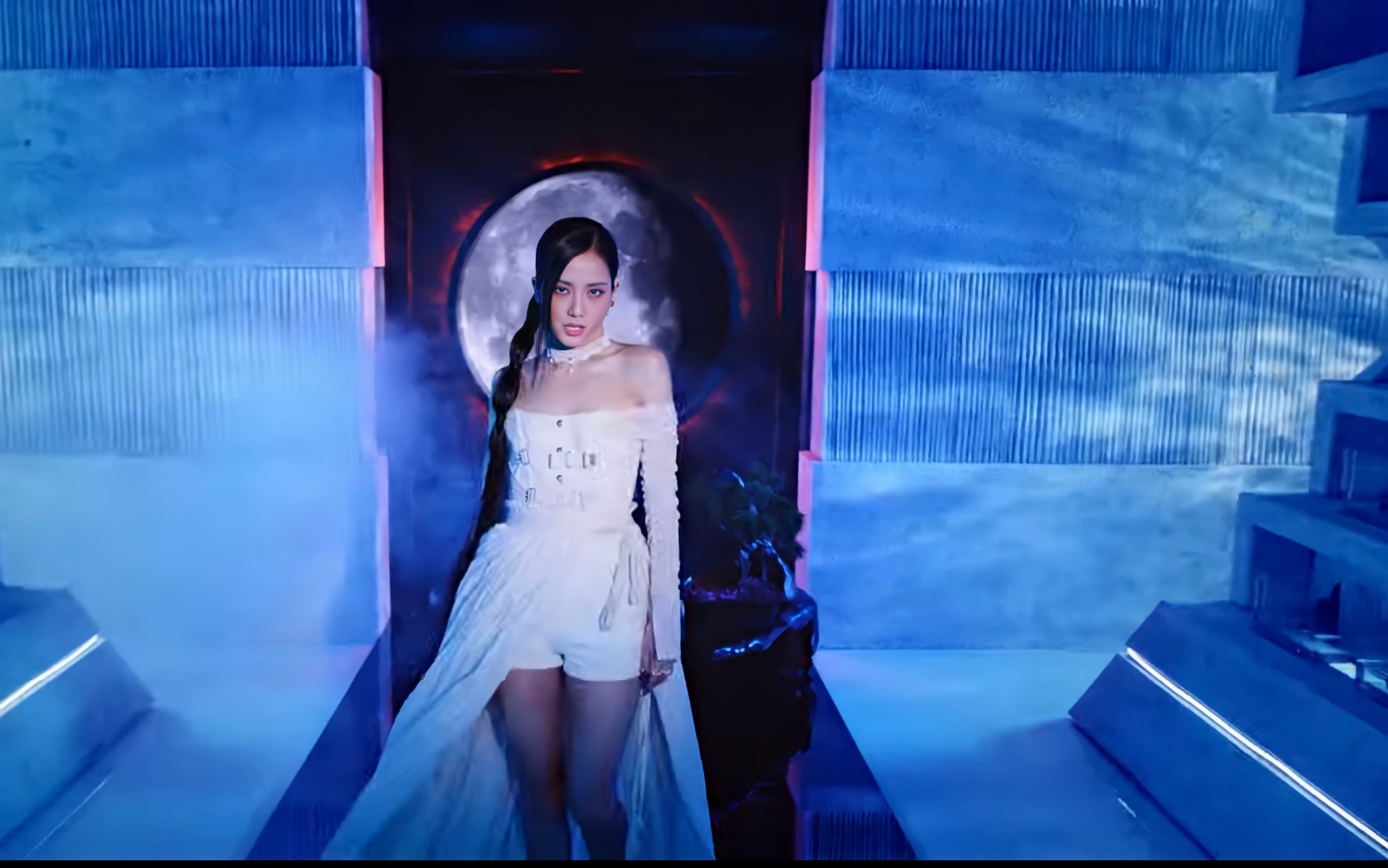 Giảm cân trước comeback, Jisoo (BLACKPINK) bị stylist hại với outfit 