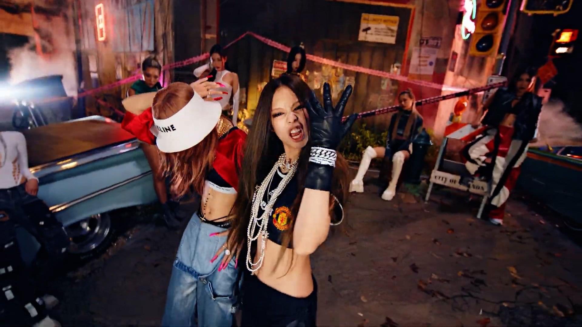 [PHÁT HIỆN MỚI] Jennie (BLACKPINK) là fan MU, dùng chi tiết này để cổ vũ 