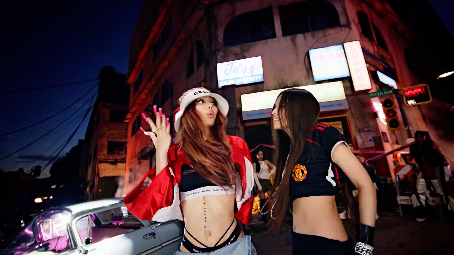 [PHÁT HIỆN MỚI] Jennie (BLACKPINK) là fan MU, dùng chi tiết này để cổ vũ 