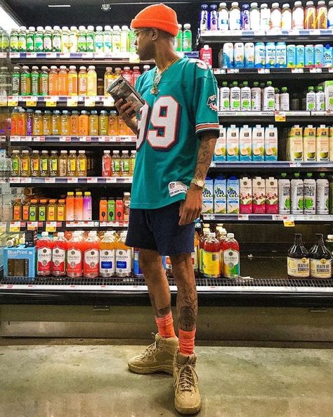 Mặc áo bóng đá trong 