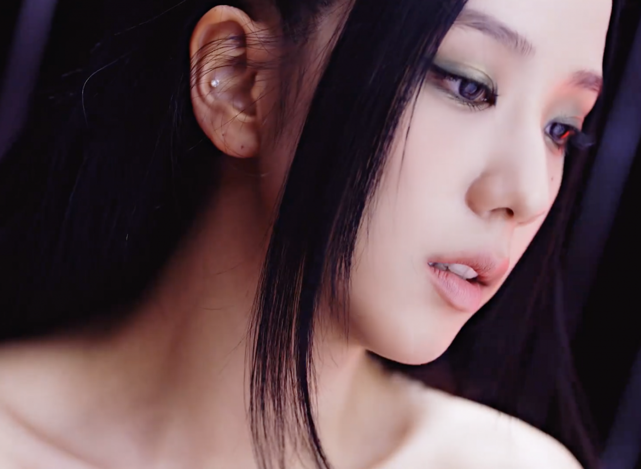 Tổng hợp tất cả những xu hướng làm đẹp từ MV 