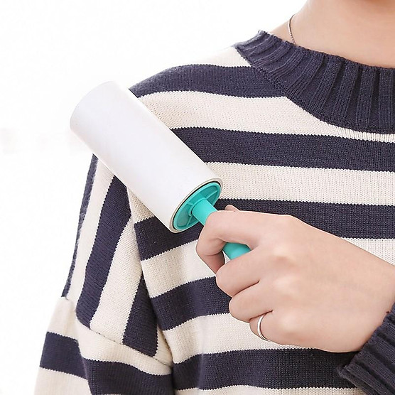 Đeo ba lô và xịt nước hoa cũng có thể làm quần áo hiệu nhanh hư hại - Ảnh 1