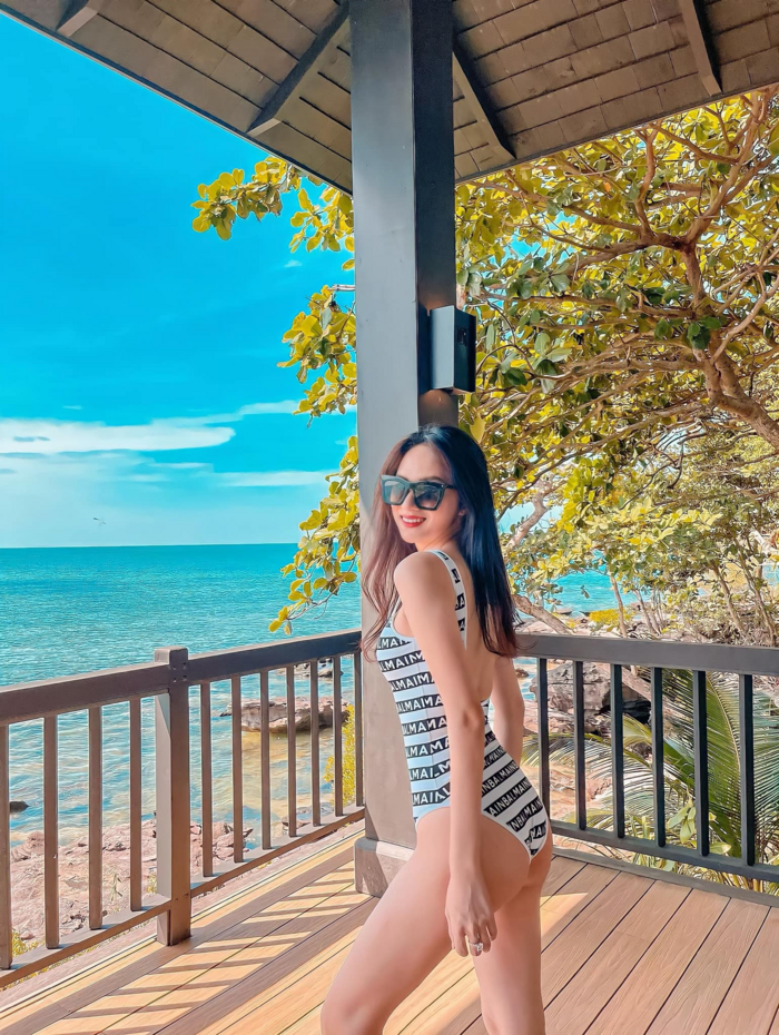BST áo tắm một mảnh của Hoa hậu Hương Giang, vừa đi bơi vừa dùng phối street style cực chất - Ảnh 4