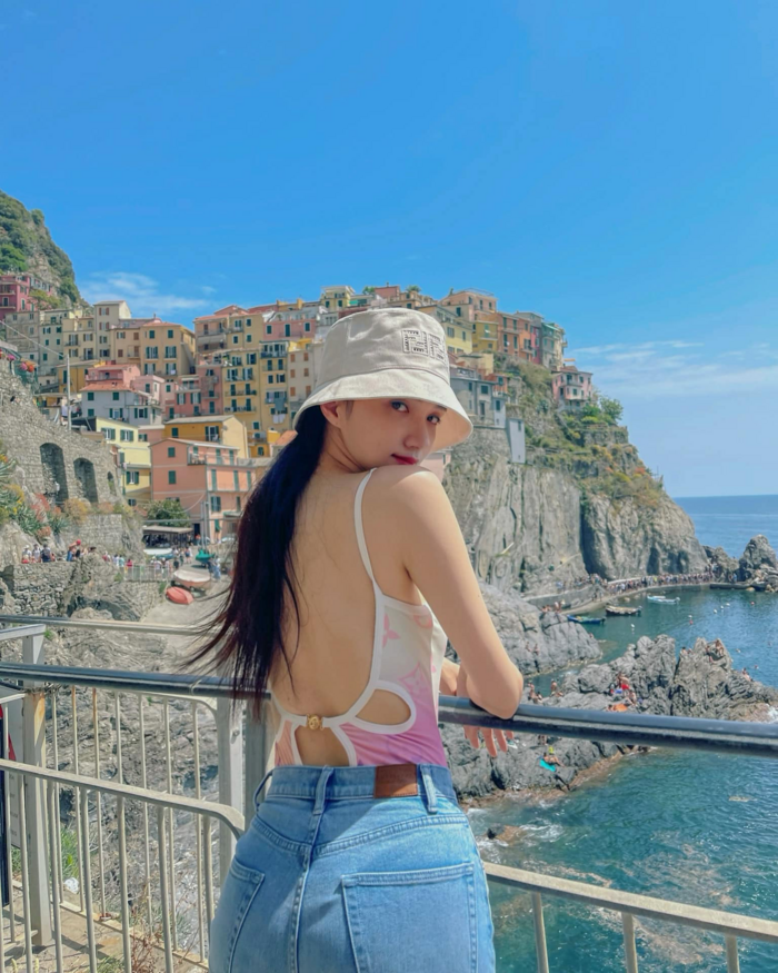 BST áo tắm một mảnh của Hoa hậu Hương Giang, vừa đi bơi vừa dùng phối street style cực chất - Ảnh 1