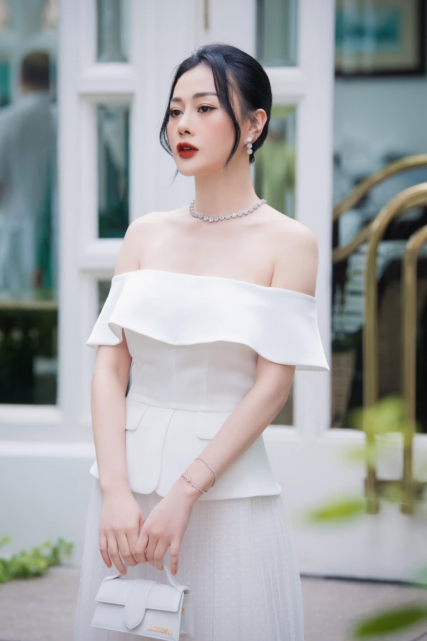 Gu thời trang lên xuống thất thường nhưng mỗi khi mặc màu trắng là Phương Oanh quyến rũ thế này - Ảnh 4
