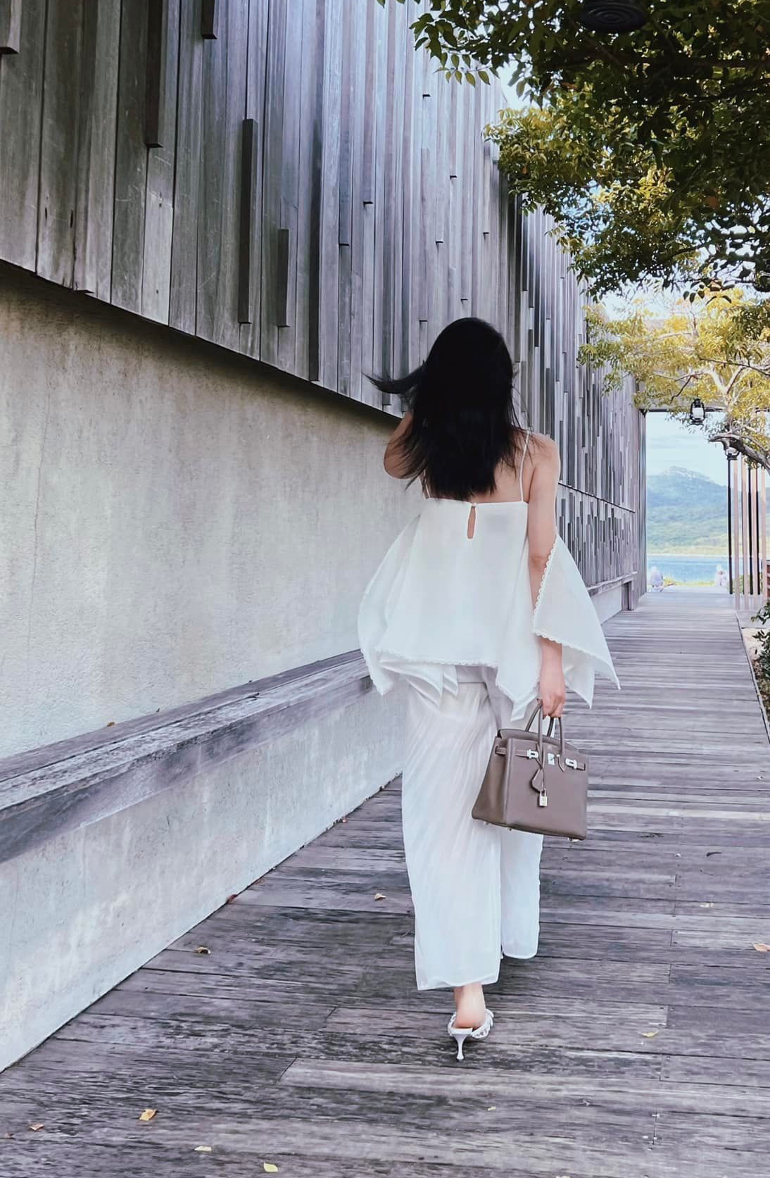 Gu thời trang lên xuống thất thường nhưng mỗi khi mặc màu trắng là Phương Oanh quyến rũ thế này - Ảnh 5