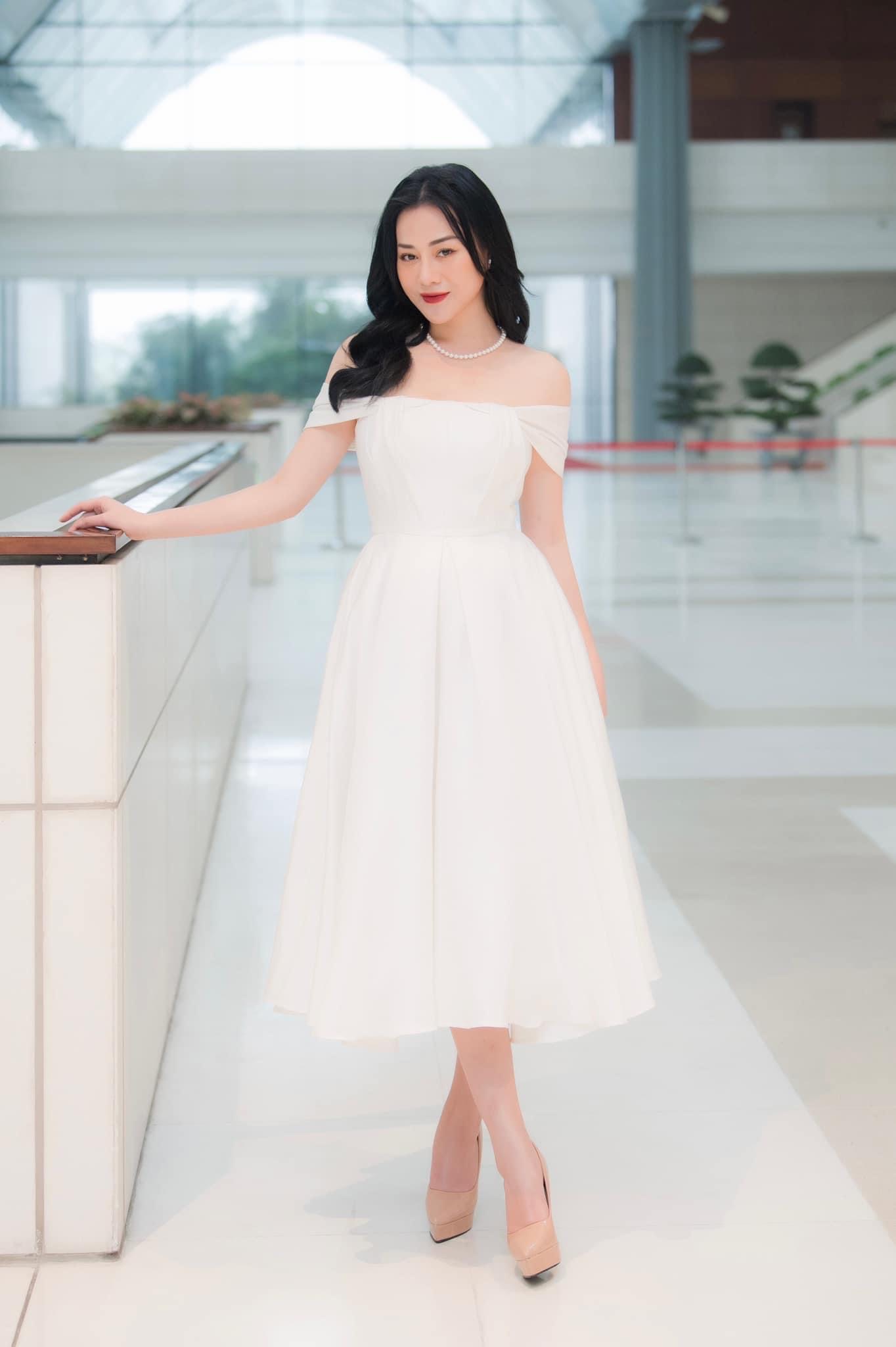 Gu thời trang lên xuống thất thường nhưng mỗi khi mặc màu trắng là Phương Oanh quyến rũ thế này - Ảnh 8