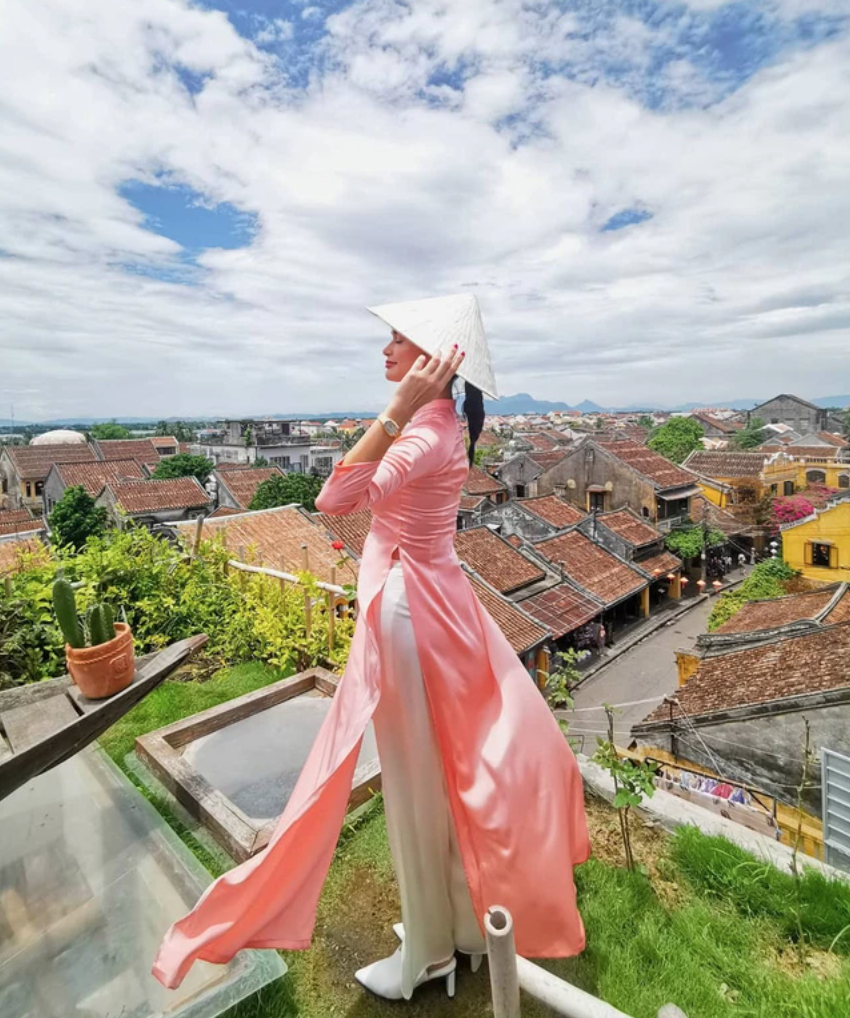 Khi nàng hậu quốc tế diện áo dài Việt, Thuỳ Tiên có nhiều đối thủ nặng kí - Ảnh 2