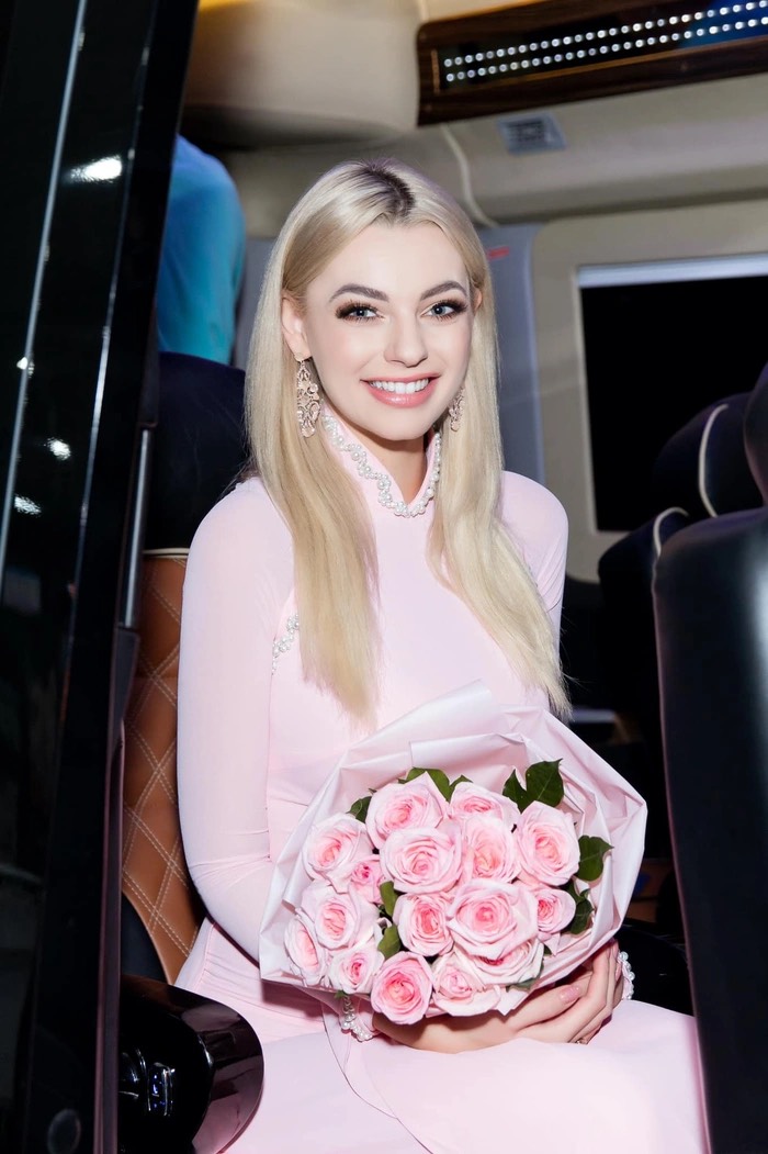 Khi nàng hậu quốc tế diện áo dài Việt, Thuỳ Tiên có nhiều đối thủ nặng kí - Ảnh 9