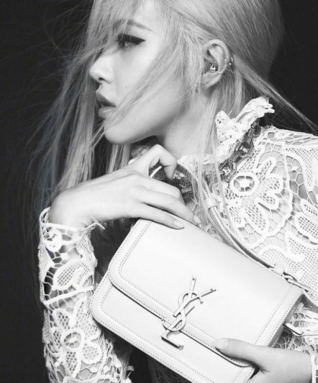 Túi xách yêu thích nhất của BLACKPINK: Jisoo mua nhiều kích cỡ, fan Lisa đòi đổi tên túi - Ảnh 1