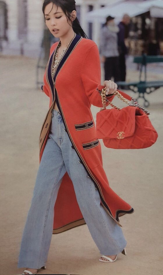 Túi xách yêu thích nhất của BLACKPINK: Jisoo mua nhiều kích cỡ, fan Lisa đòi đổi tên túi - Ảnh 3