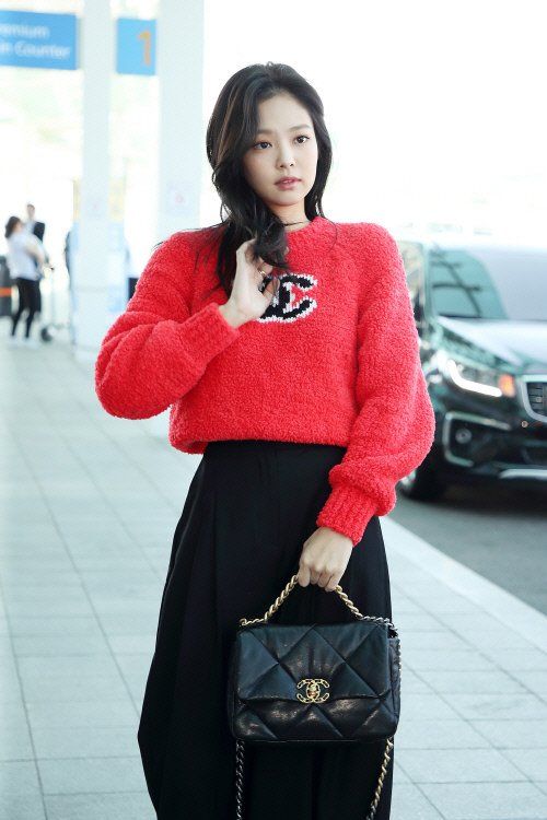 Túi xách yêu thích nhất của BLACKPINK: Jisoo mua nhiều kích cỡ, fan Lisa đòi đổi tên túi - Ảnh 1