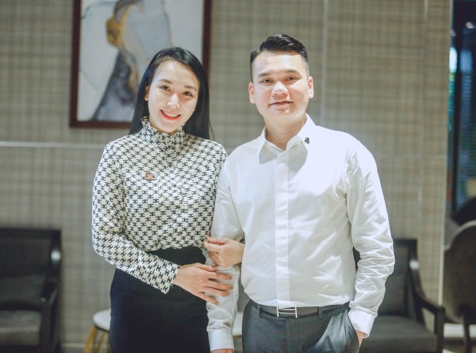 Chụp một mình thì gợi cảm hết cỡ, Thảo Bebe bên chồng thì toàn mặc đồ nhẹ nhàng, kín đáo - Ảnh 5