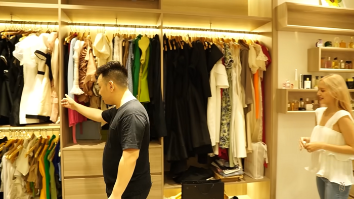 Xemesis buộc phải chuyển sang nhà dinh thự vì tủ quần áo hơn 600 bộ của Xoài Non - Ảnh 13