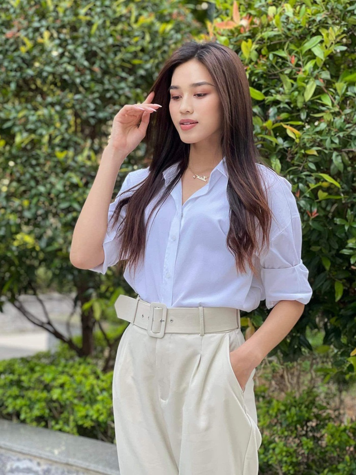 Đỗ Thị Hà thường ngày ăn mặc rất đơn giản: Chỉ áo sơ mi, quần tây mà mix&match cực đa dạng - Ảnh 1