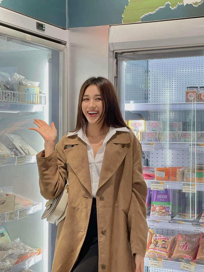 Đỗ Thị Hà thường ngày ăn mặc rất đơn giản: Chỉ áo sơ mi, quần tây mà mix&match cực đa dạng - Ảnh 2