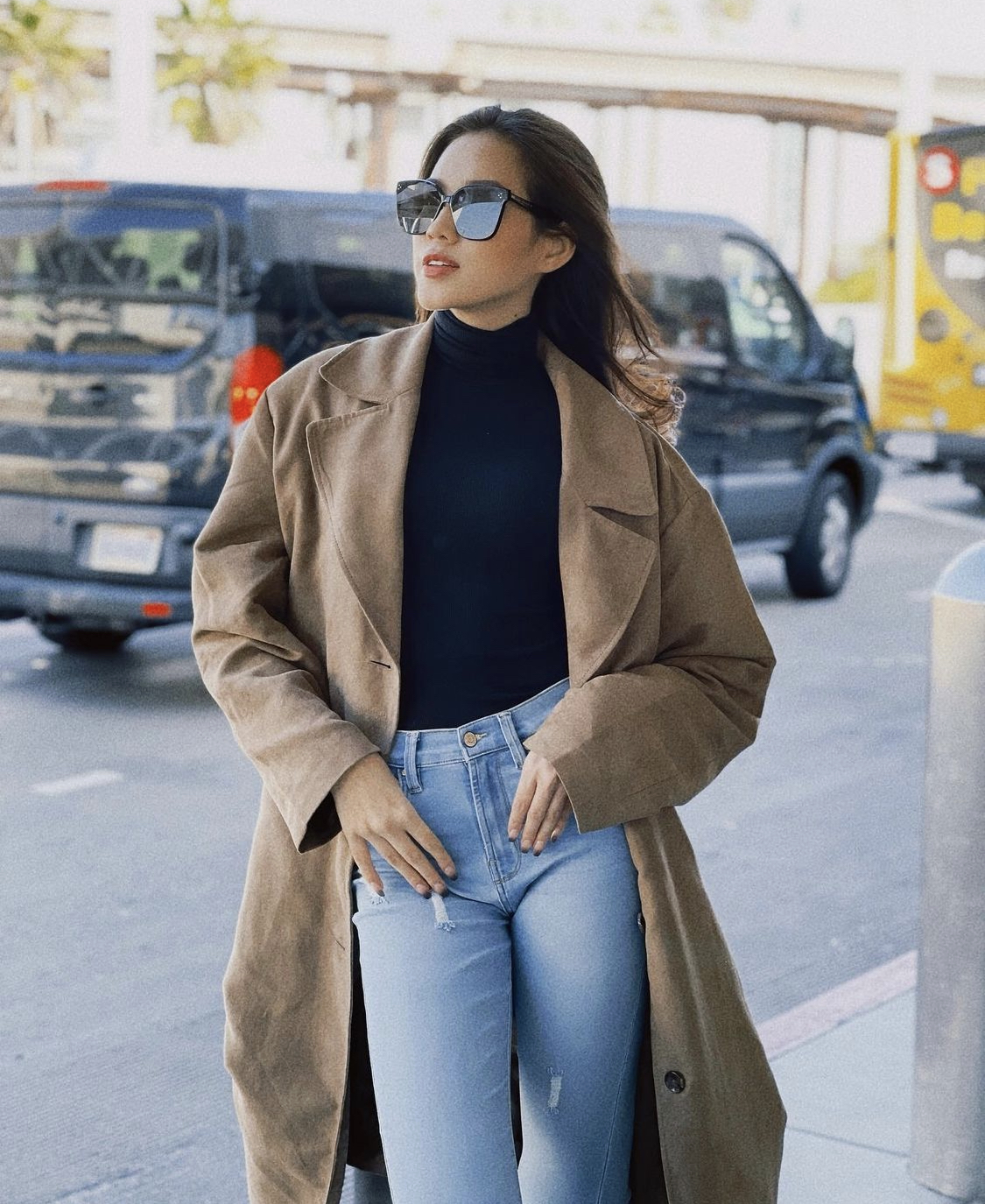 Đỗ Thị Hà thường ngày ăn mặc rất đơn giản: Chỉ áo sơ mi, quần tây mà mix&match cực đa dạng - Ảnh 3