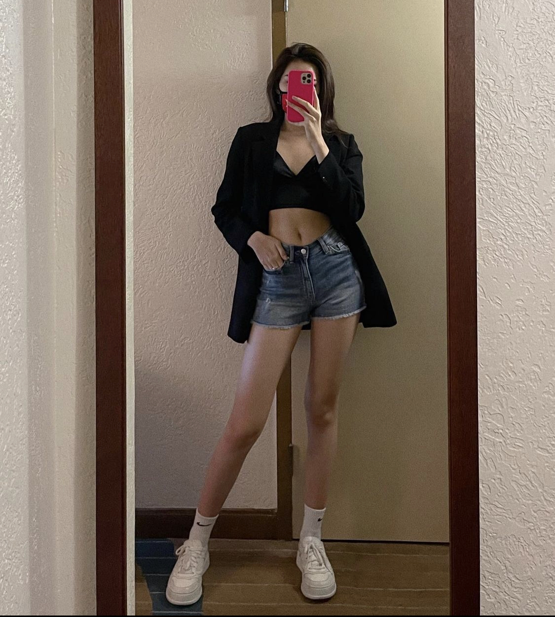 Đỗ Thị Hà thường ngày ăn mặc rất đơn giản: Chỉ áo sơ mi, quần tây mà mix&match cực đa dạng - Ảnh 4