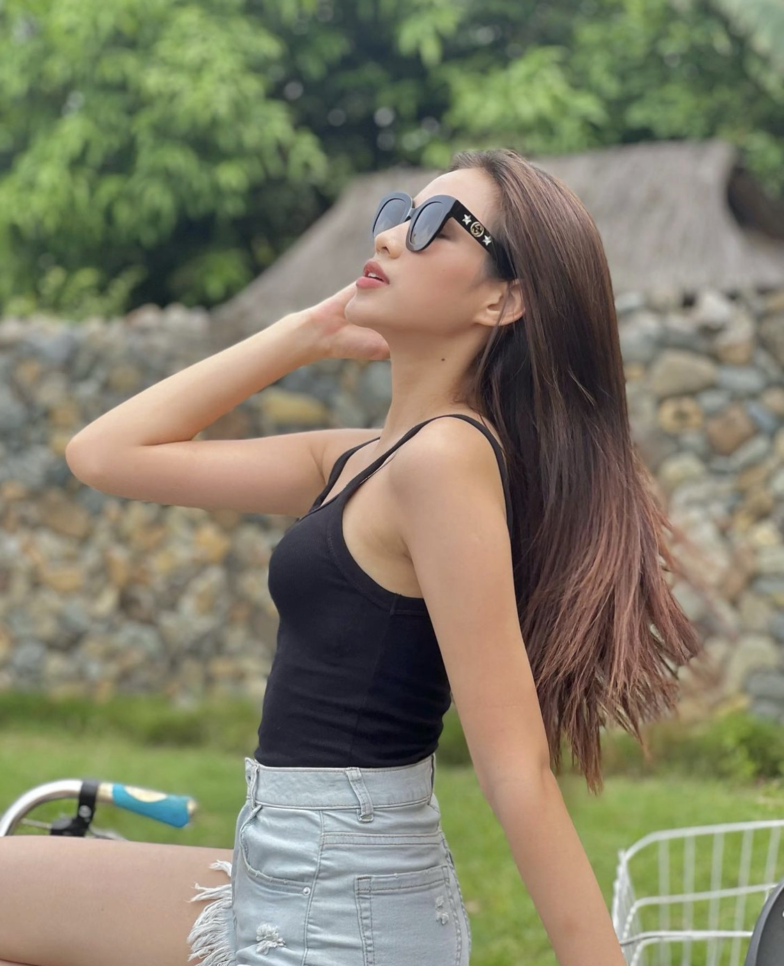 Đỗ Thị Hà thường ngày ăn mặc rất đơn giản: Chỉ áo sơ mi, quần tây mà mix&match cực đa dạng - Ảnh 5