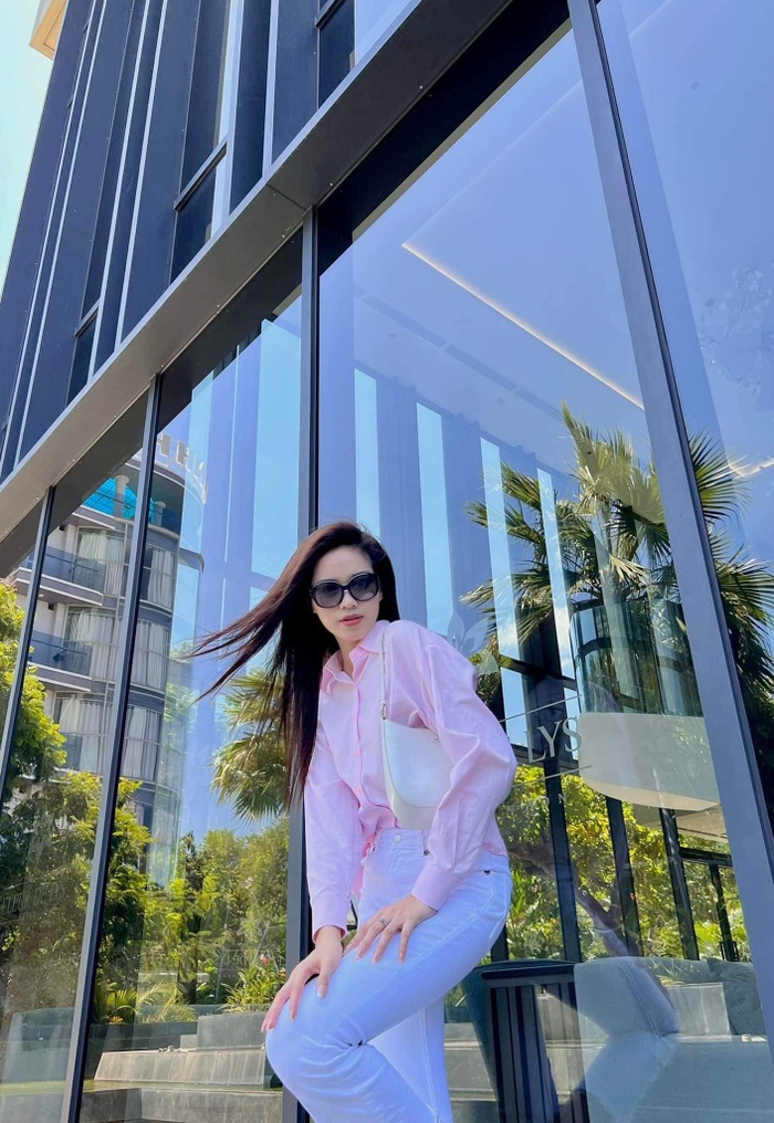 Đỗ Thị Hà thường ngày ăn mặc rất đơn giản: Chỉ áo sơ mi, quần tây mà mix&match cực đa dạng - Ảnh 1