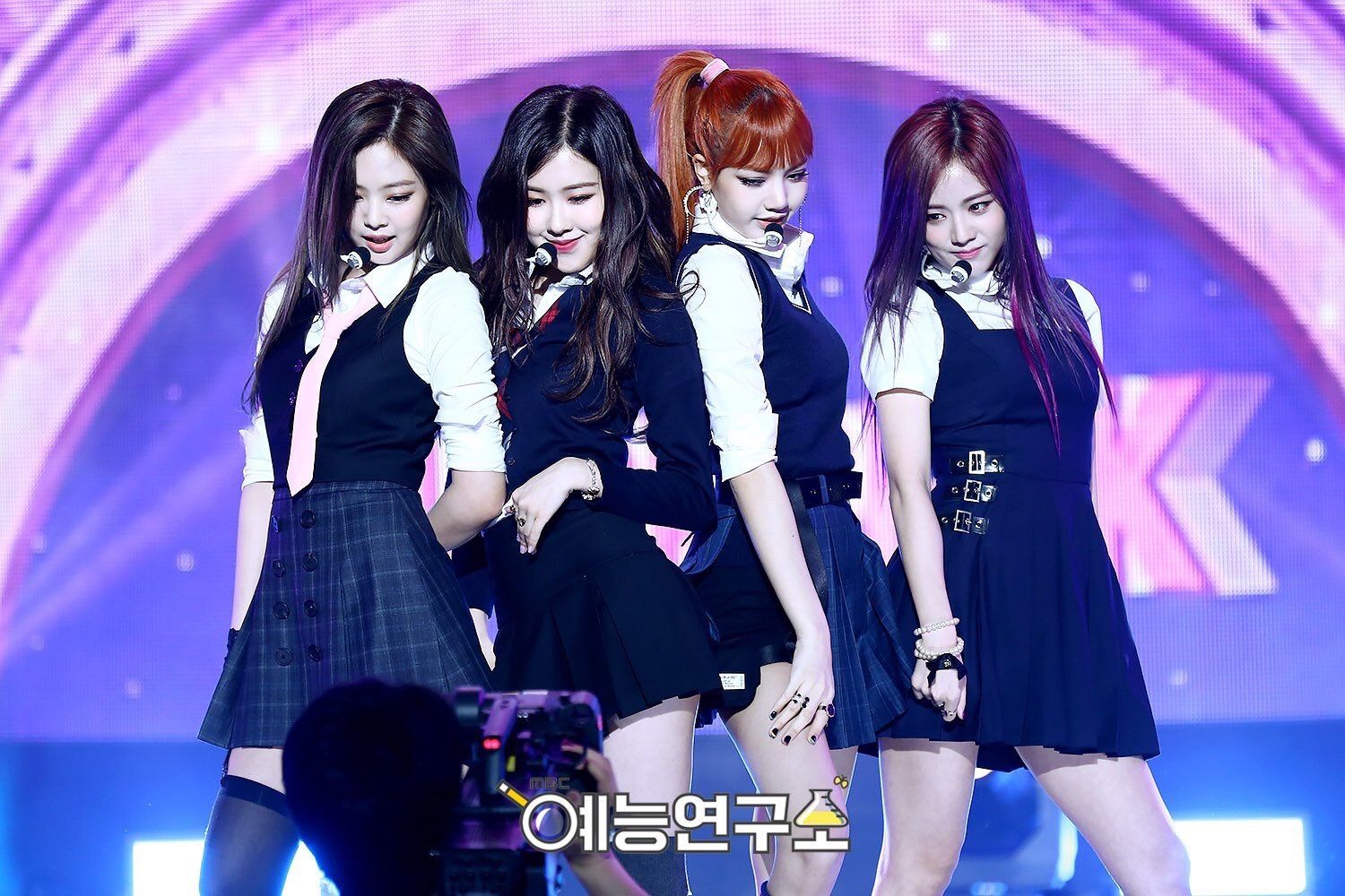 4 trang phục biểu diễn trên sân khấu đỉnh nhất của BLACKPINK: Tái định nghĩa thời trang K-pop - Ảnh 4