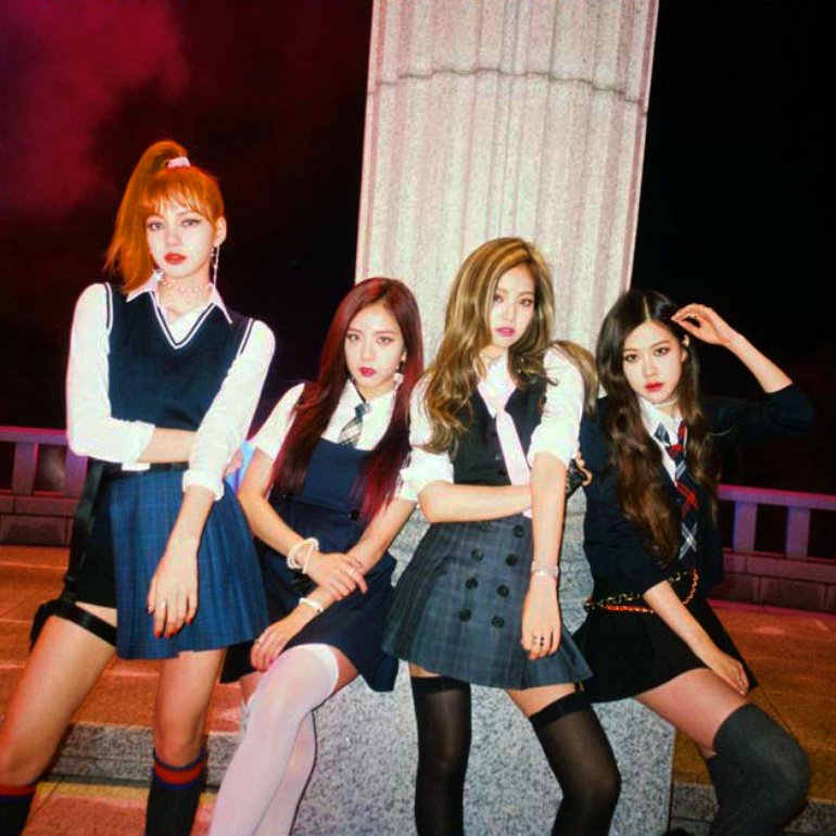 4 trang phục biểu diễn trên sân khấu đỉnh nhất của BLACKPINK: Tái định nghĩa thời trang K-pop - Ảnh 5