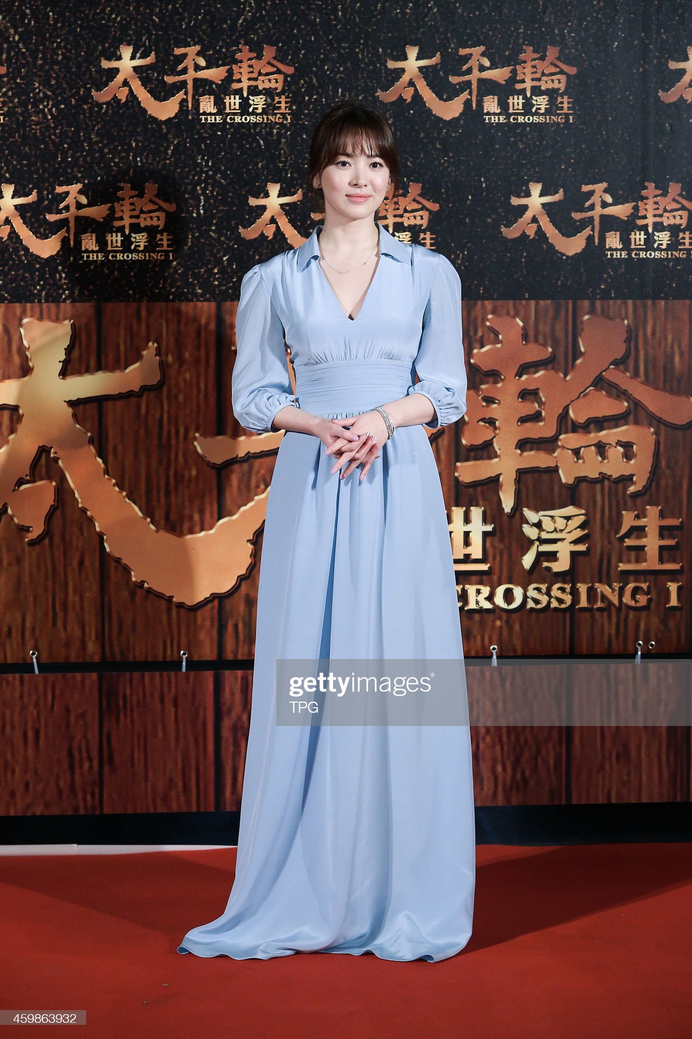 Song Hye Kyo bị fan Hàn chê thời trang thảm đỏ nhàm chán: Bao nhiêu năm cũng chỉ có 1 kiểu đầm - Ảnh 6