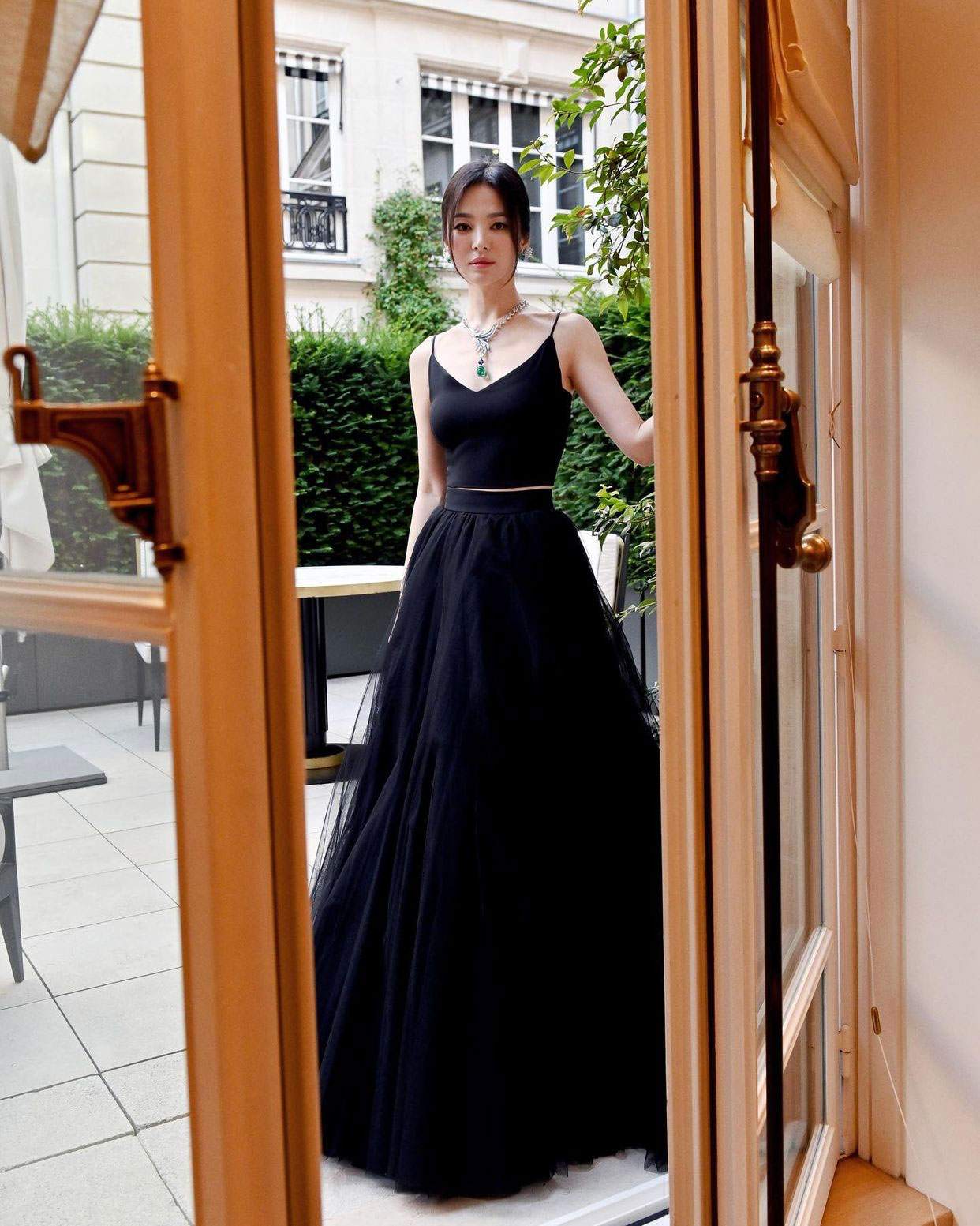 Song Hye Kyo bị fan Hàn chê thời trang thảm đỏ nhàm chán: Bao nhiêu năm cũng chỉ có 1 kiểu đầm - Ảnh 8